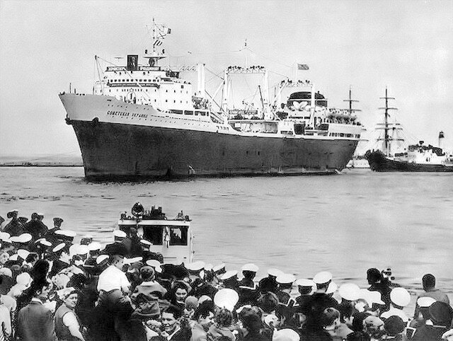 1957, 29 июля - На Николаевском судостроительном заводе имени Н.И. Носенко заложен флагманский корабль китобойной флотилии «Советская Украина»