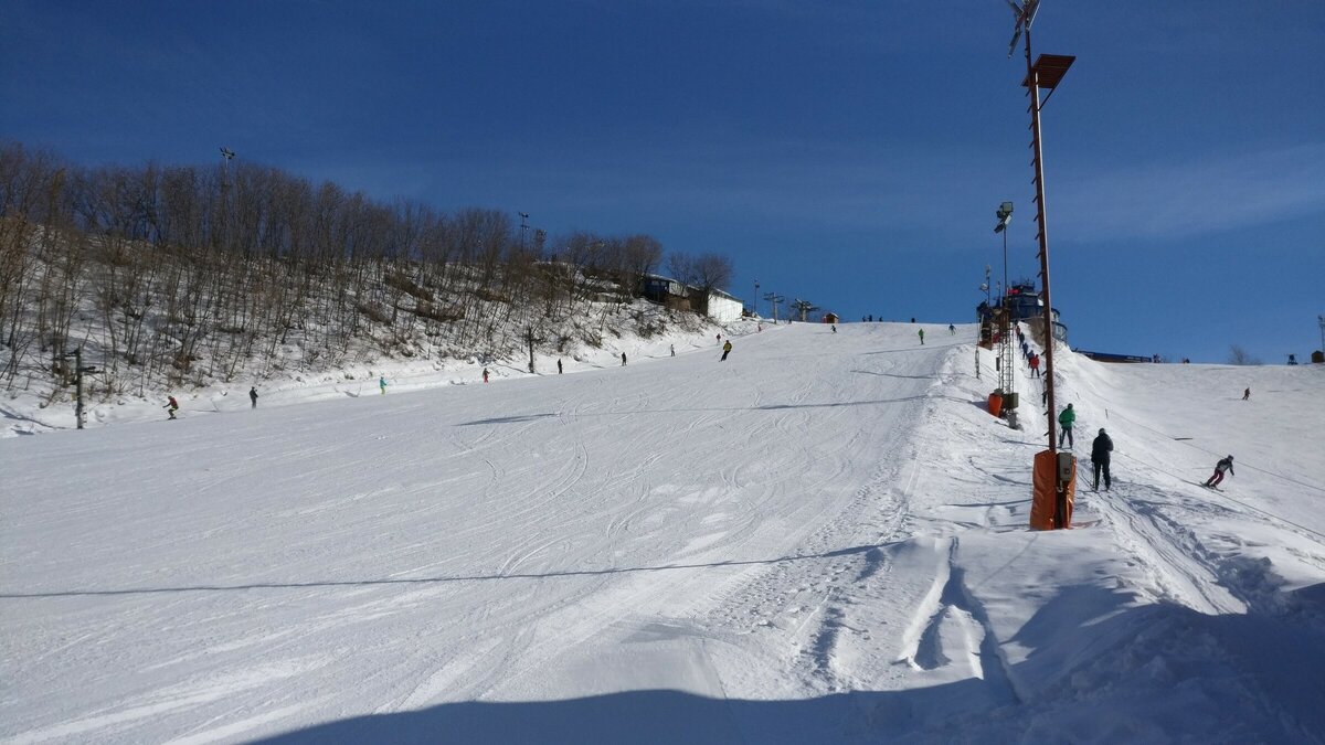 Горнолыжный комплекс был создан в 1982 году. 17 трасс различной сложности и круглогодичная горнолыжная школа
