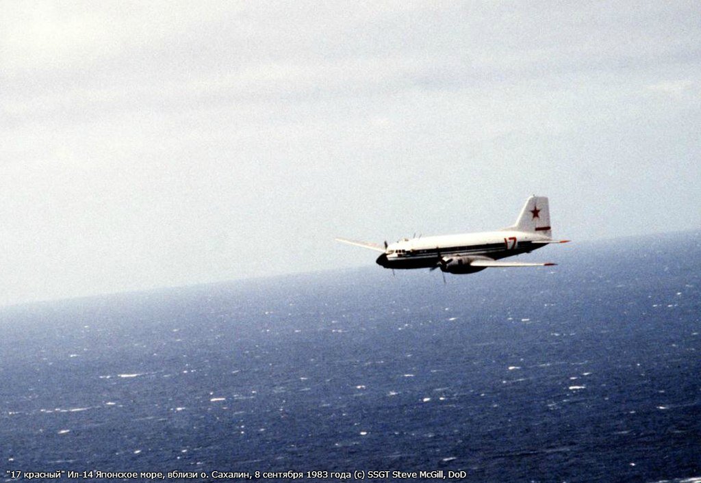 Ил-14 б/н «17 красный» Японское море, вблизи о. Сахалин, 8 сентября 1983 года © SSGT Steve MoGill, DoD