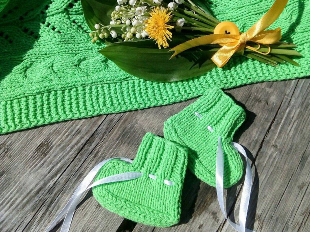 Плед и пинетки ручной работы