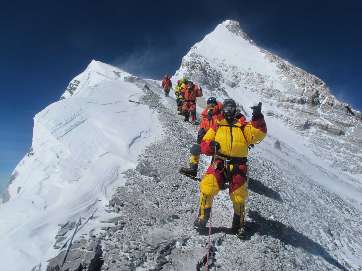 Самая высокая горная страна. Эверест 8848. Вершины: гора Джомолунгма (Эверест),. Эверест Джомолунгма альпинисты. Макалу го альпинист.