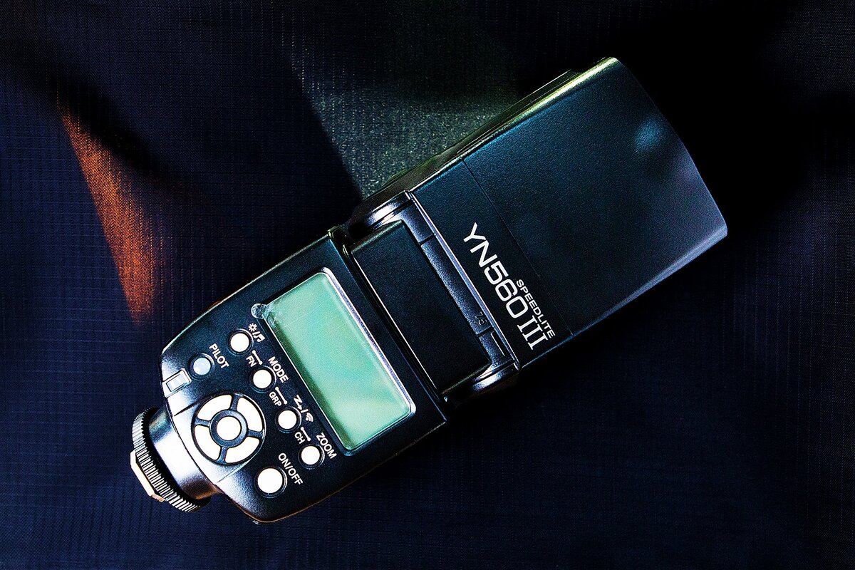 Универсальная фотовспышка Yongnuo Speedlite YN-560 III / Фото автора