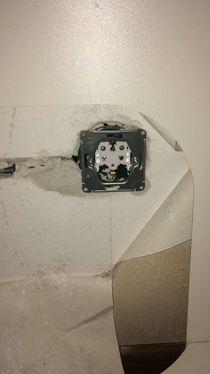 Заштукатуренная розетка