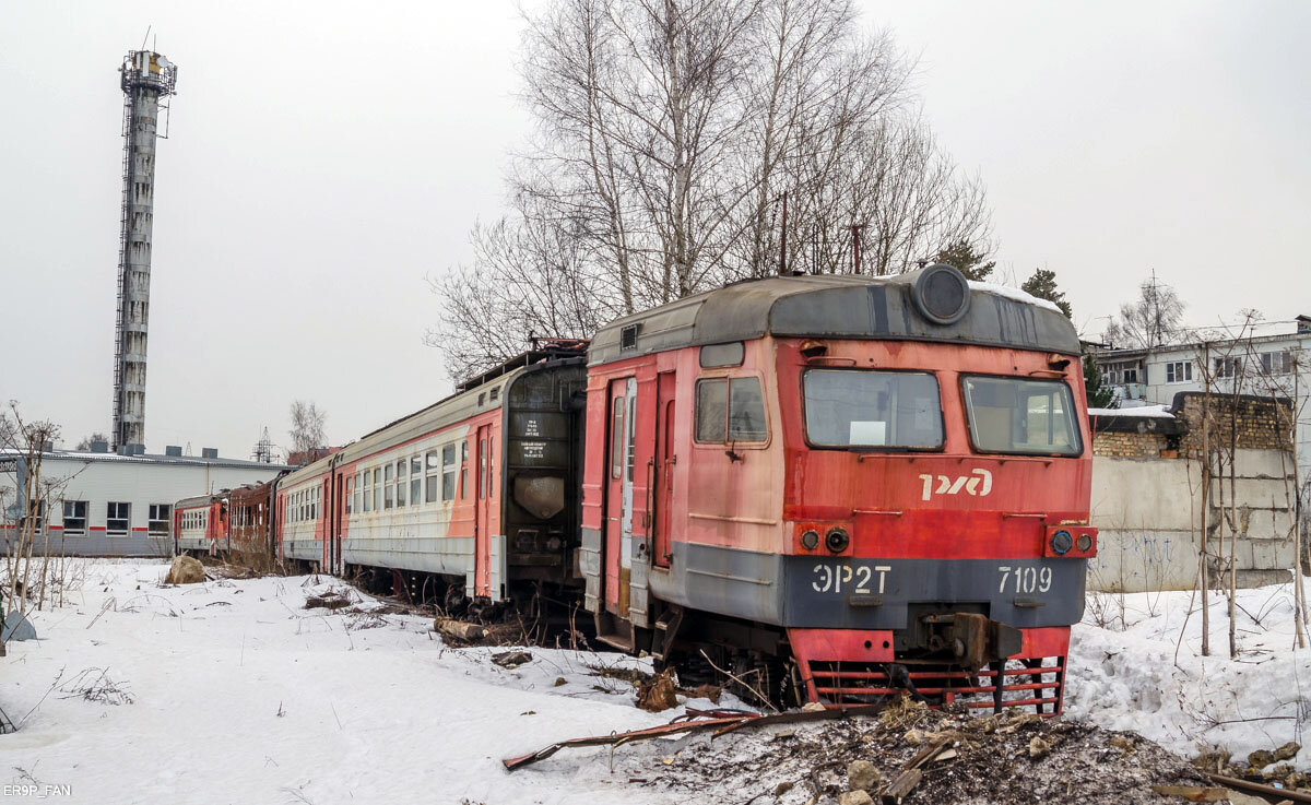 Депо лобня. Эр2т 7109. Лобня депо эр2к. Эр2т 7109 Лобня. Эр2т 7109 авария.