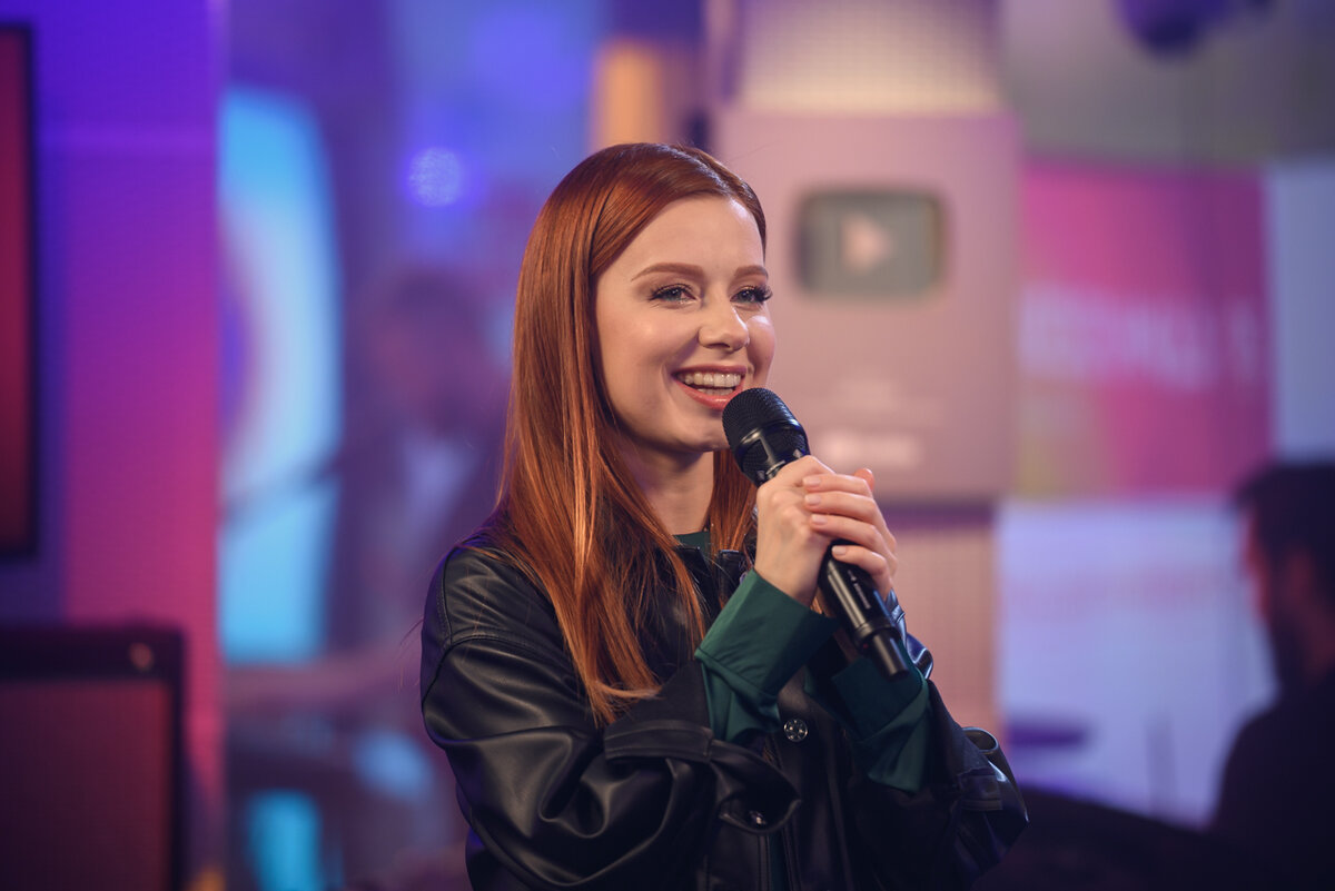 Юлия Савичева в вечернем шоу "Мурзилки LIVE" (декабрь 2021 года)