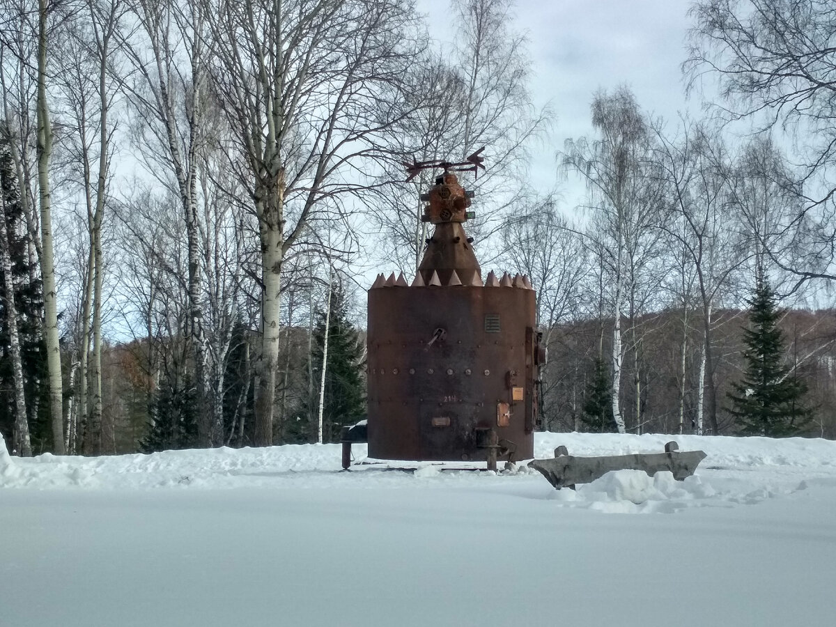 Один из всеми любимых арт-объектов в Белоурихе-2 - "Пепелац", как в к/ф "Кин-дза-дза"