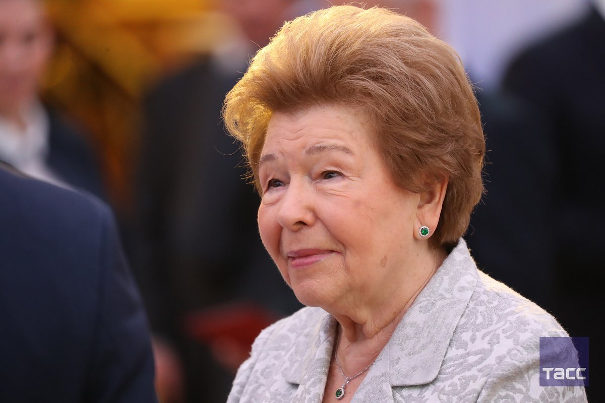 наина ельцина 90. наина ельцина одежда. наины ельциной. пенсионеры в россии. а какая пенсия у наины ельциной.