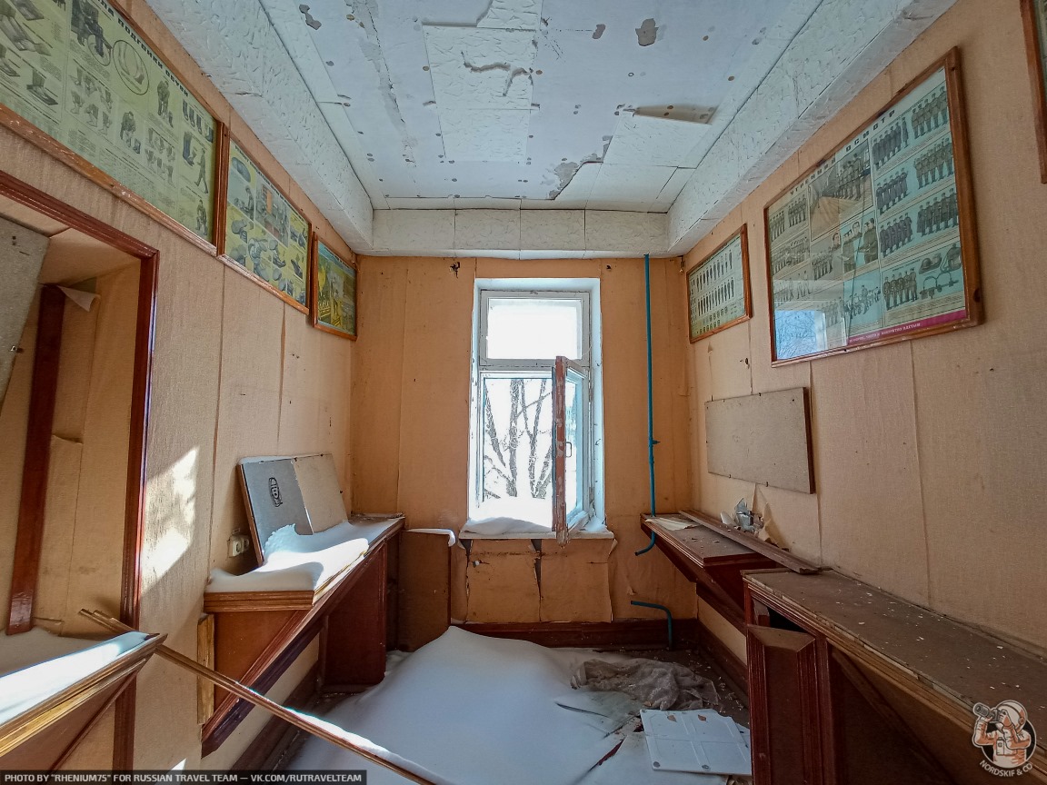 Показываю как выглядит заброшенный аэродром Рождествено — в СССР здесь готовили летчиков ВВС и парашютистов!6