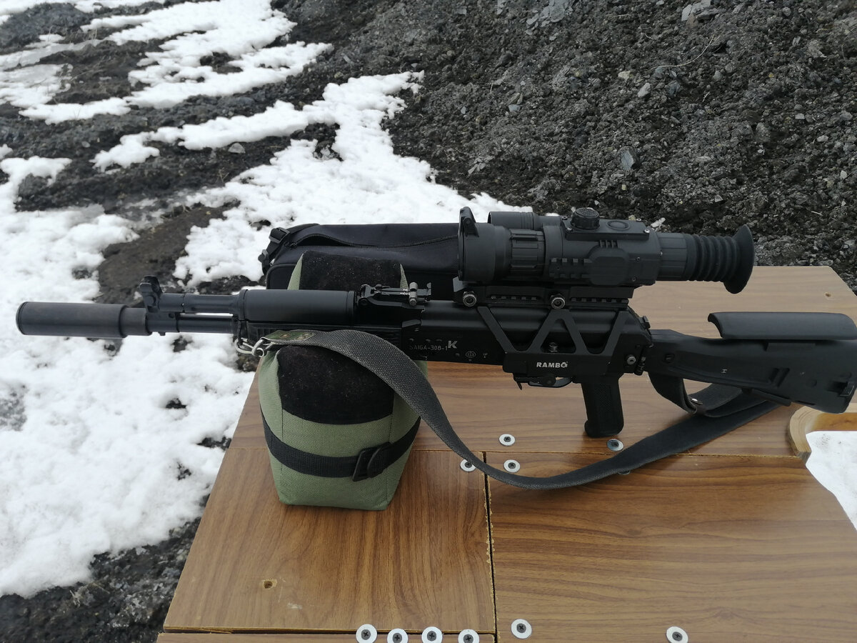Внешний вид карабина Сайга 308-1 исполнение 46, на штатный пластиковый приклад установлена регулируемая щека.
