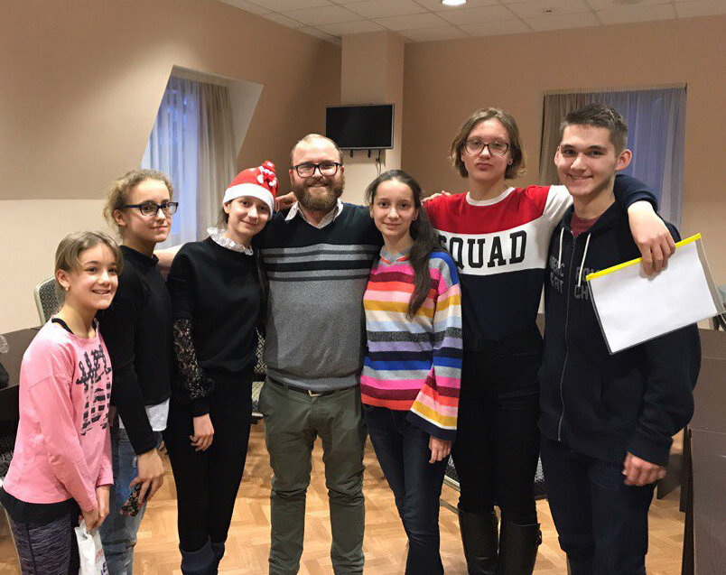 Участники первой смены CampIdea с преподавателем 