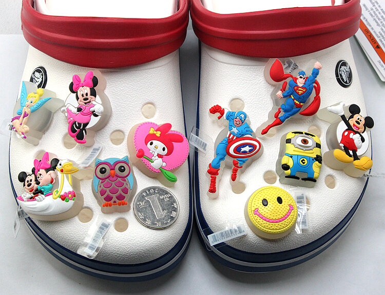 Изображение взято с сервиса ЯКартинки. Jibbitz на тапках Crocs