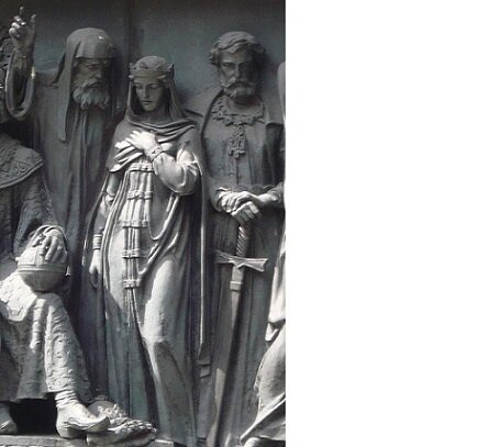 Царица Анастасия Романовна на памятнике Тысячелетию Государства Российского в Новгороде (фото из открытых источников)