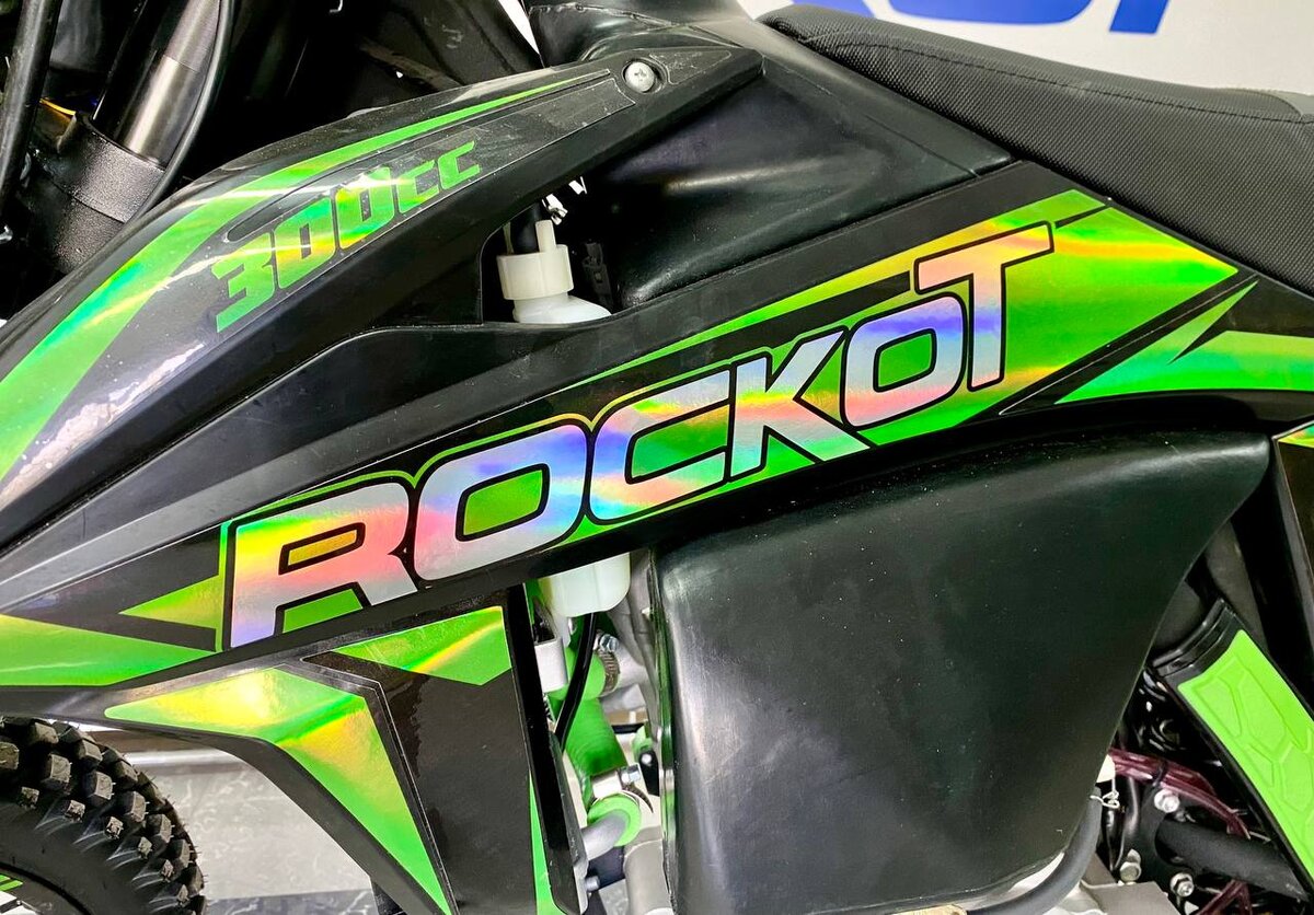 Потрясающая голографическая расцветка эндуро мотоцикла Rockot X300 Toxin