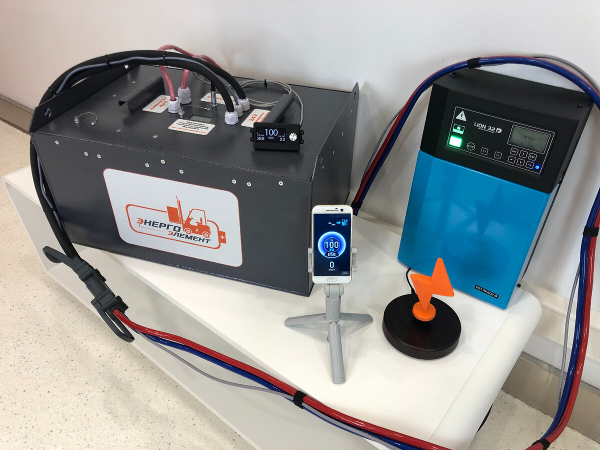 Первая батарейка Энергоэлемента был позорно собрана на никелевой ленте! Зато зарядка Итальянская на тиристорном трансформаторе :)