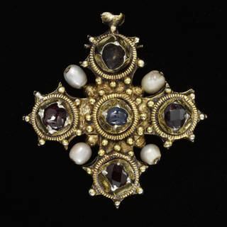 Подвесной крест-реликварий неизвестного мастера, ок. 1450-1475 гг., Германия. Музей №. 4561-1858. 