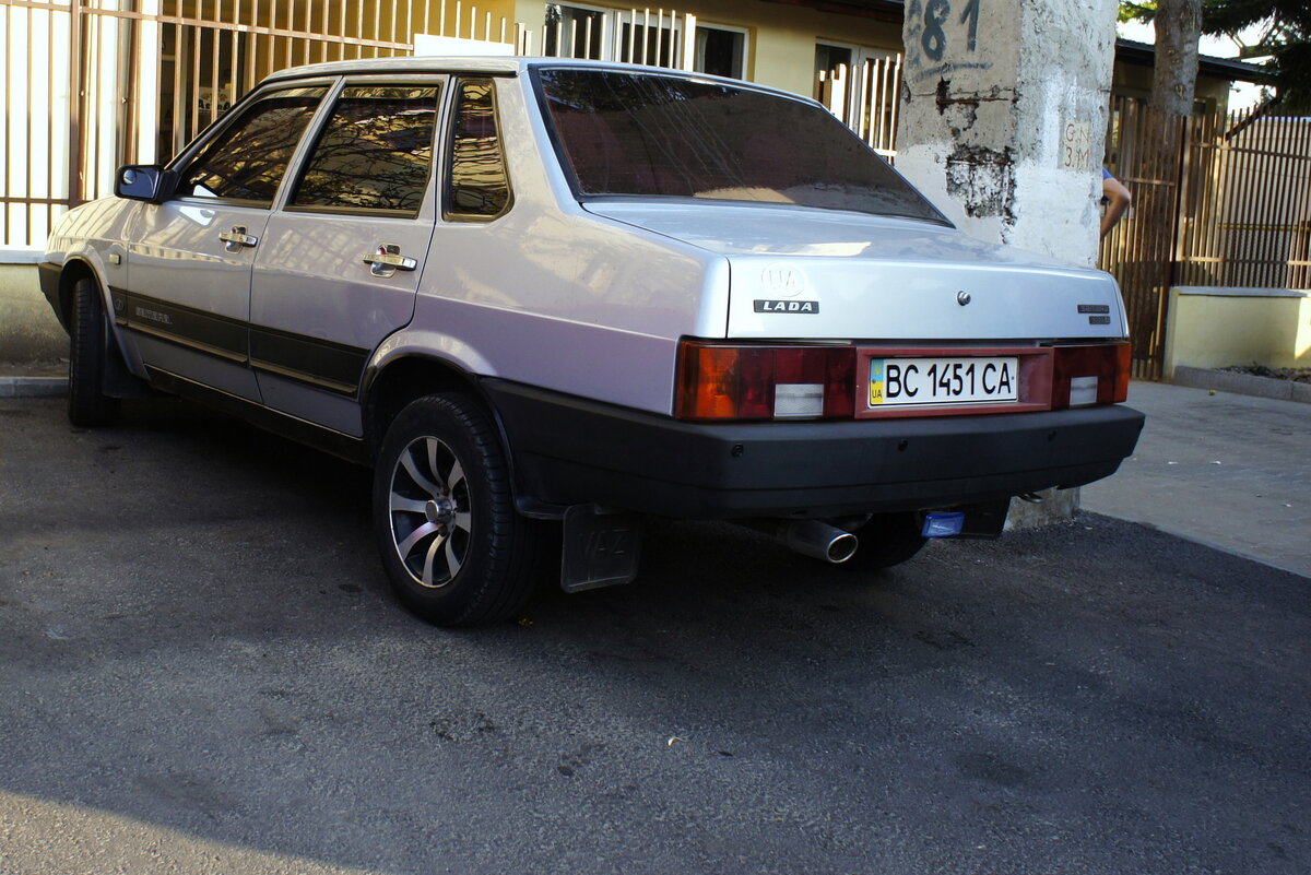 ВАЗ-21099 переднеприводный седан Волжского автомобильного завода.Один из  самых долгожданный автомобиль 90х годов . | СОЮЗАВТО | Дзен