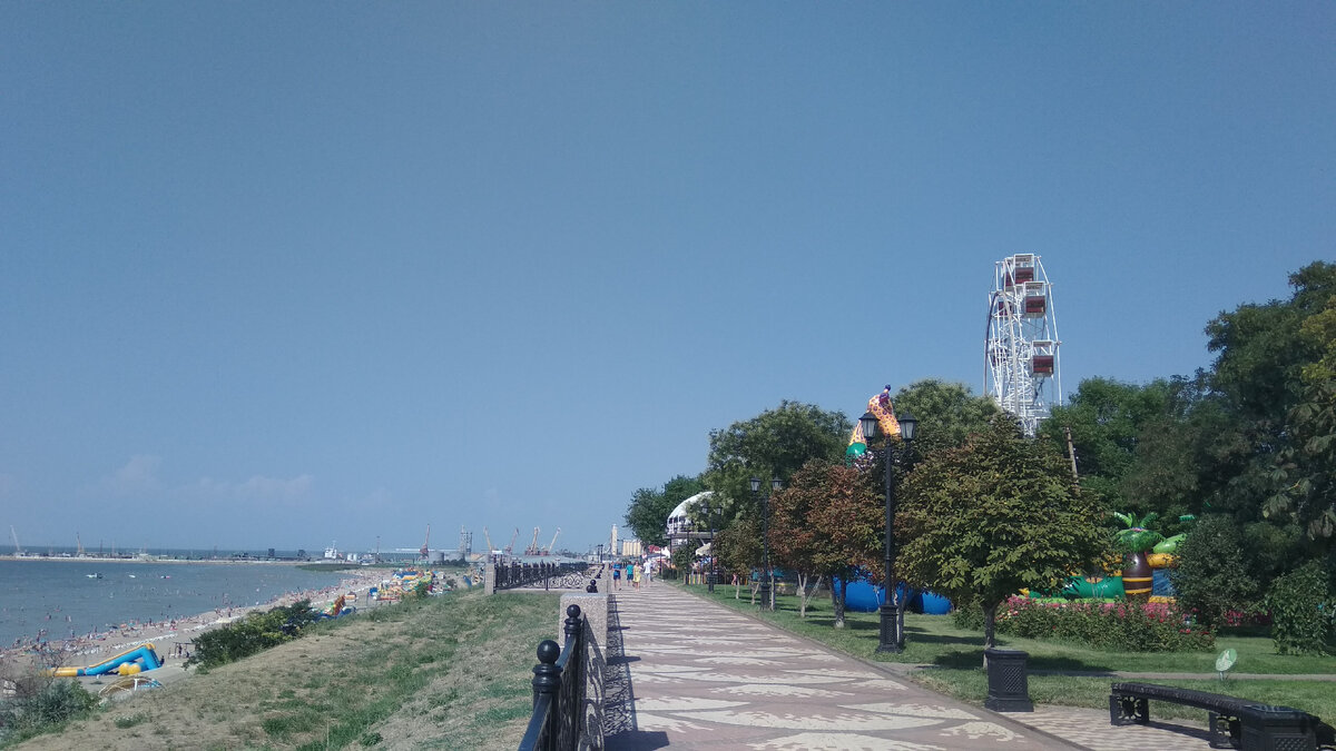 Набережная и парк на Каменке. Внизу-пляж "Меляки".