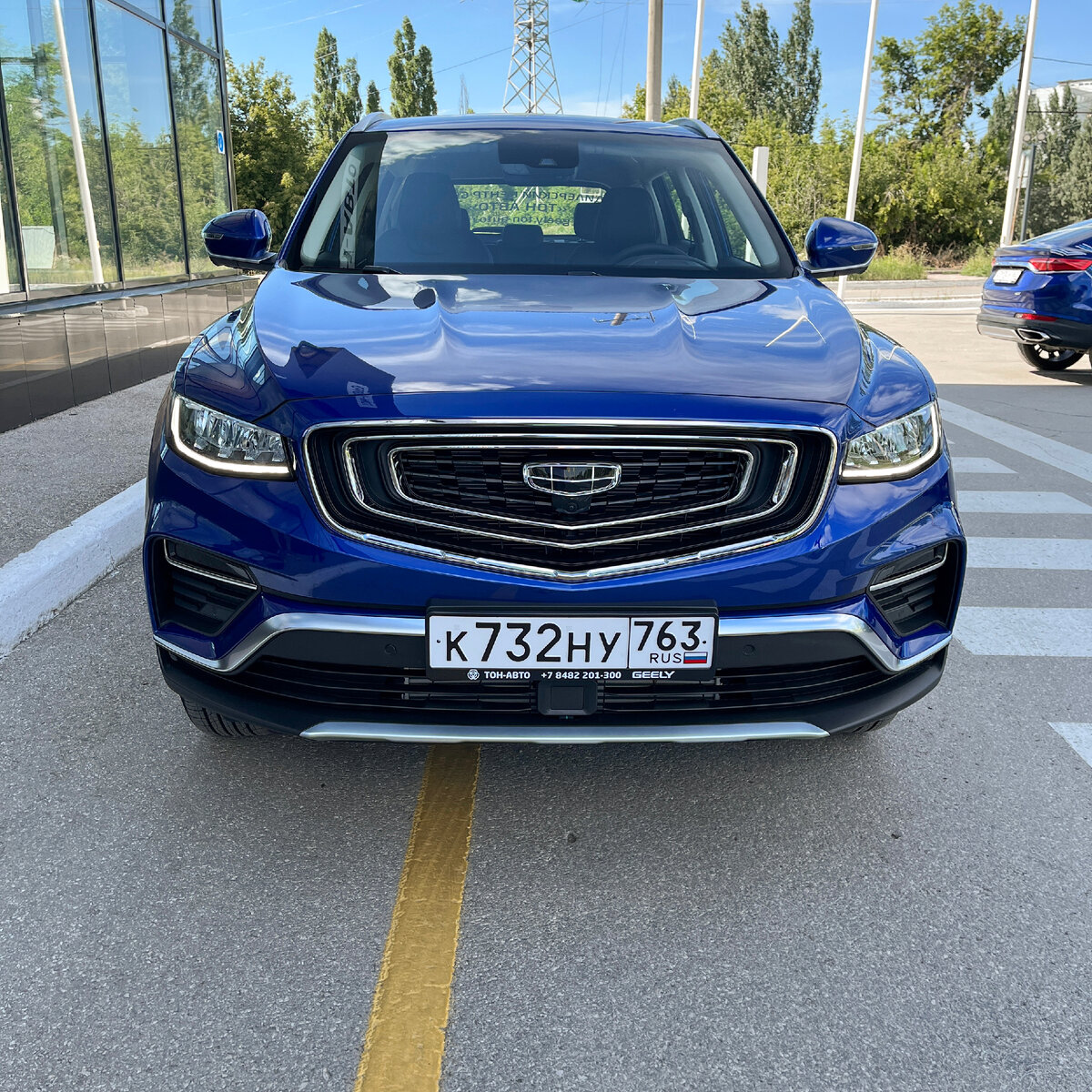 Официальный разгон с 0 до 100 км/ч у гибридной версии на 0,6 секунд меньше, чем у машины с чисто бензиновым мотором и составляет 9,9 секунды, против 10,5. 