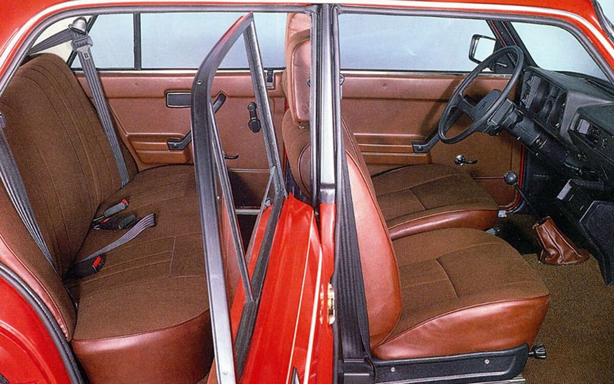    Салон ВАЗ-2105 очень нравился советским покупателям.