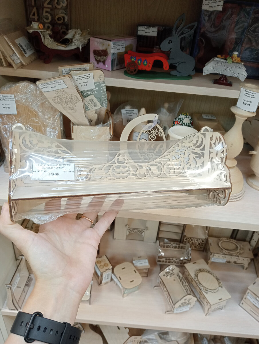 Странная скамейка, но если ее правильно декорировать, то может получится симпатично