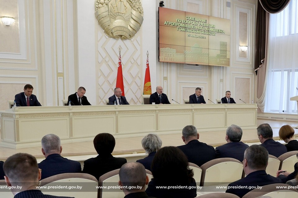     Лукашенко пояснил, почему белорусам надо работать, сжав зубы. Фото: пресс-служба президента