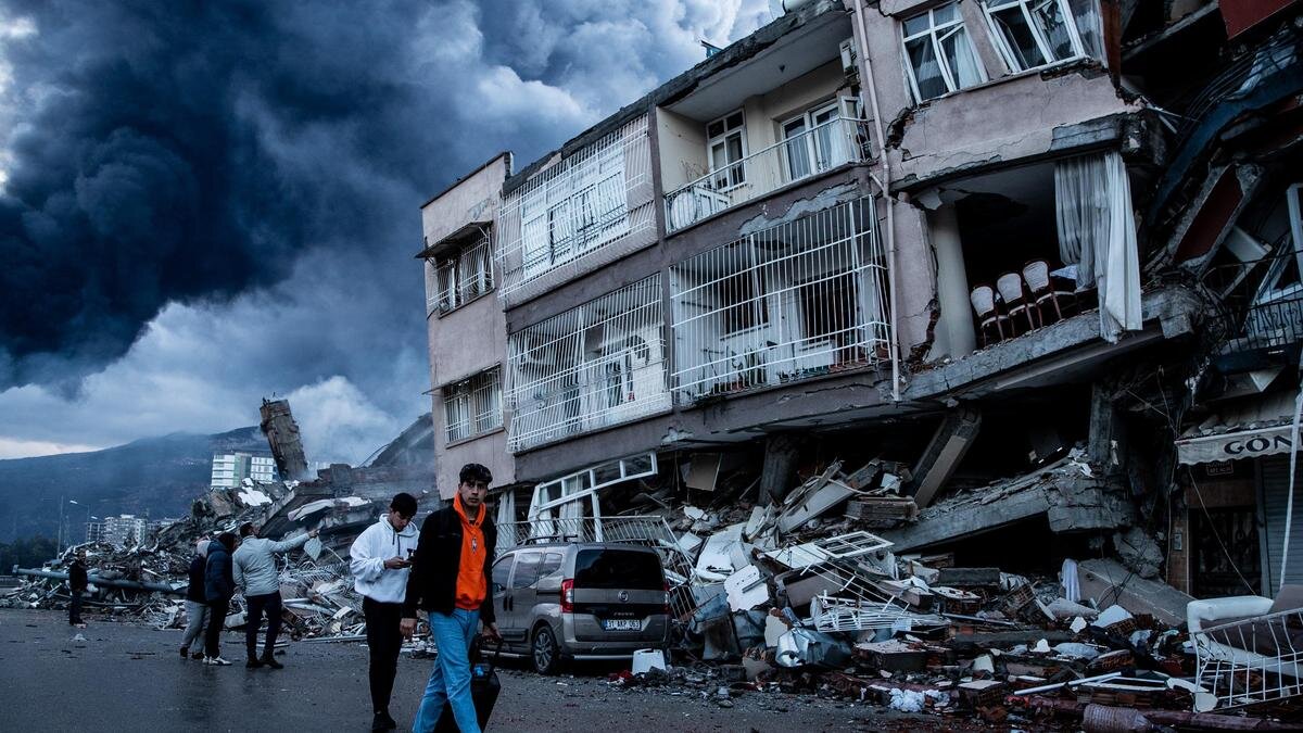    Разрушенное здание в Турции:Burak Kara/Getty Images