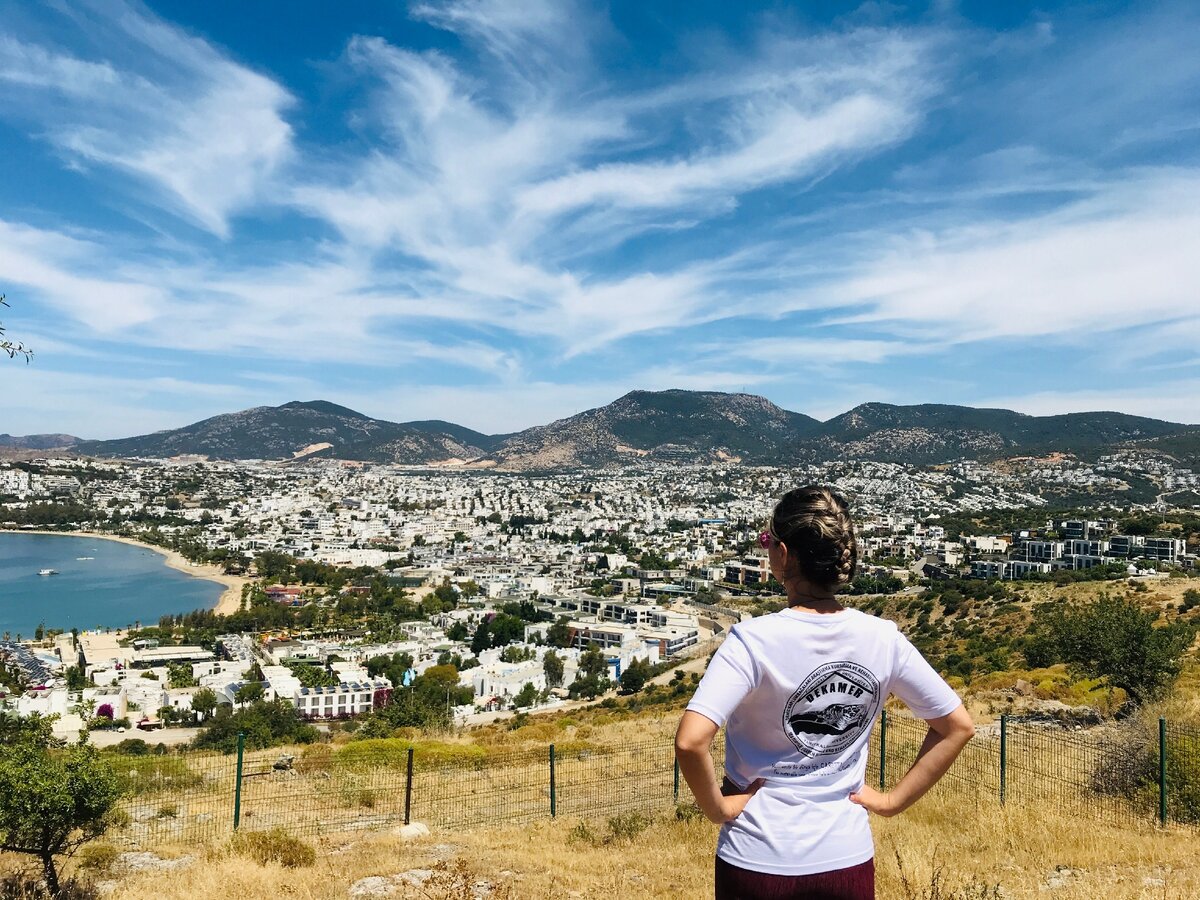 Отель справа от меня (комплекс домов)