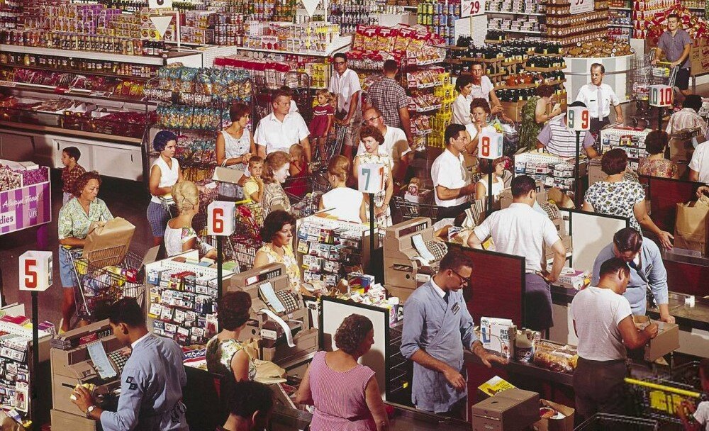 Супермаркет в США, 60-е г.г. Любой торговец скажет, что сокрость оборота - один из самых главных фактоов успеха в торговле, а в розничтой торговле на скорость оборота влияют быстрота заказа реализованного, быстрота выкладки товара и быстрота обработки покупок