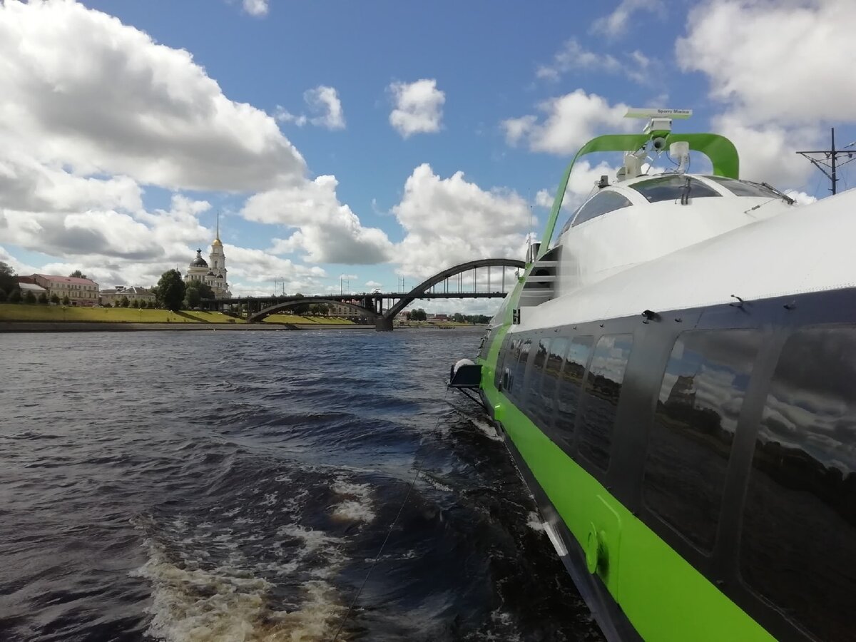 Вид на Рыбинск с проходящей Кометы