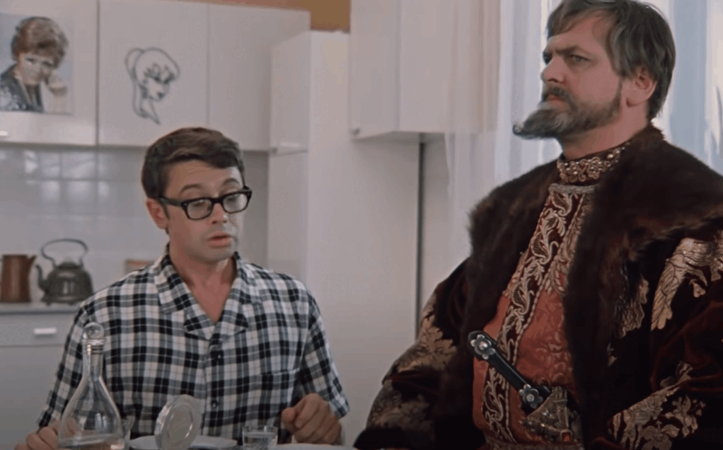 Фрагмент из фильма "Иван Васильевич меняет профессию" 