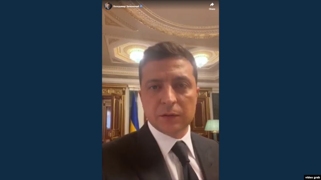 Владимир Зеленский зачитывает обращение, на котором настоял террорист, 21 июля 2020 года