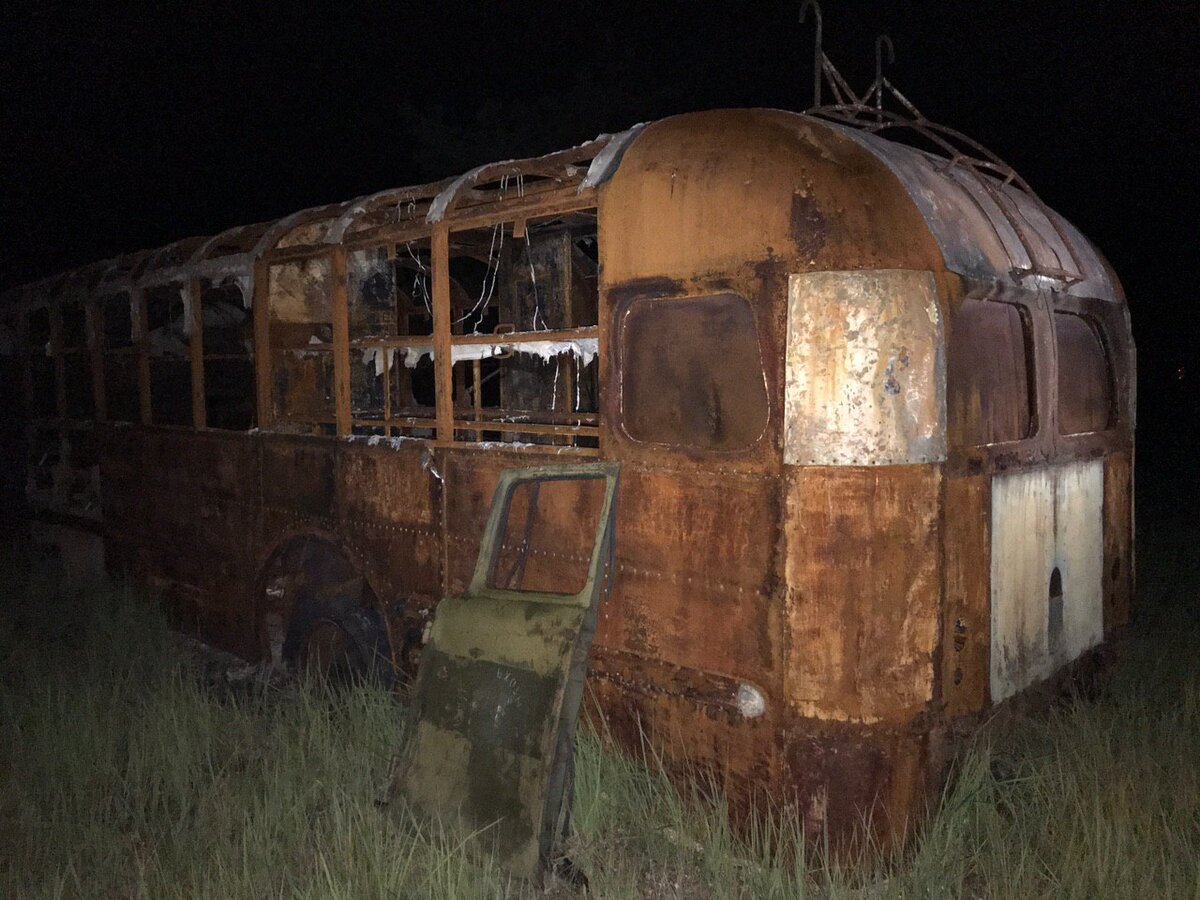 Заброшенные автобусы и троллейбусы в Чернобыле. Они возили ликвидаторов и что с ними теперь?
