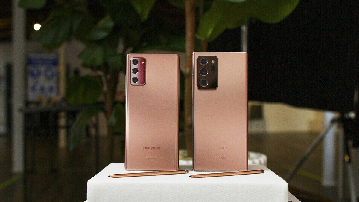 Note 20 - слева; Note 20 Ultra - справа.