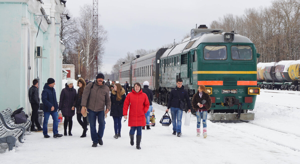 Просто крикнешь на бегу проводнику слово 