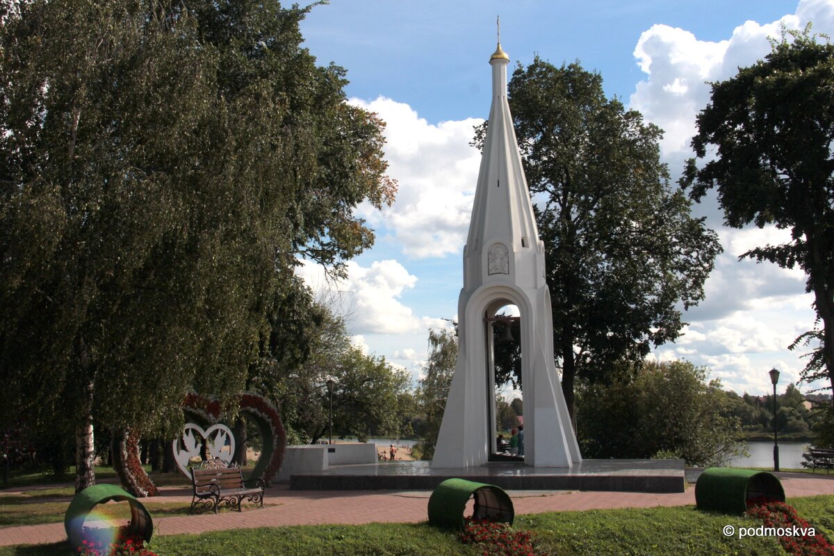 Ярославль 2 города. Ярославль достромичательности. Успенским собором расположился новый парк Ярославль. Краснознаменск Ярославль достопримечательности. Достопримечательности Ярославля за 1 день.