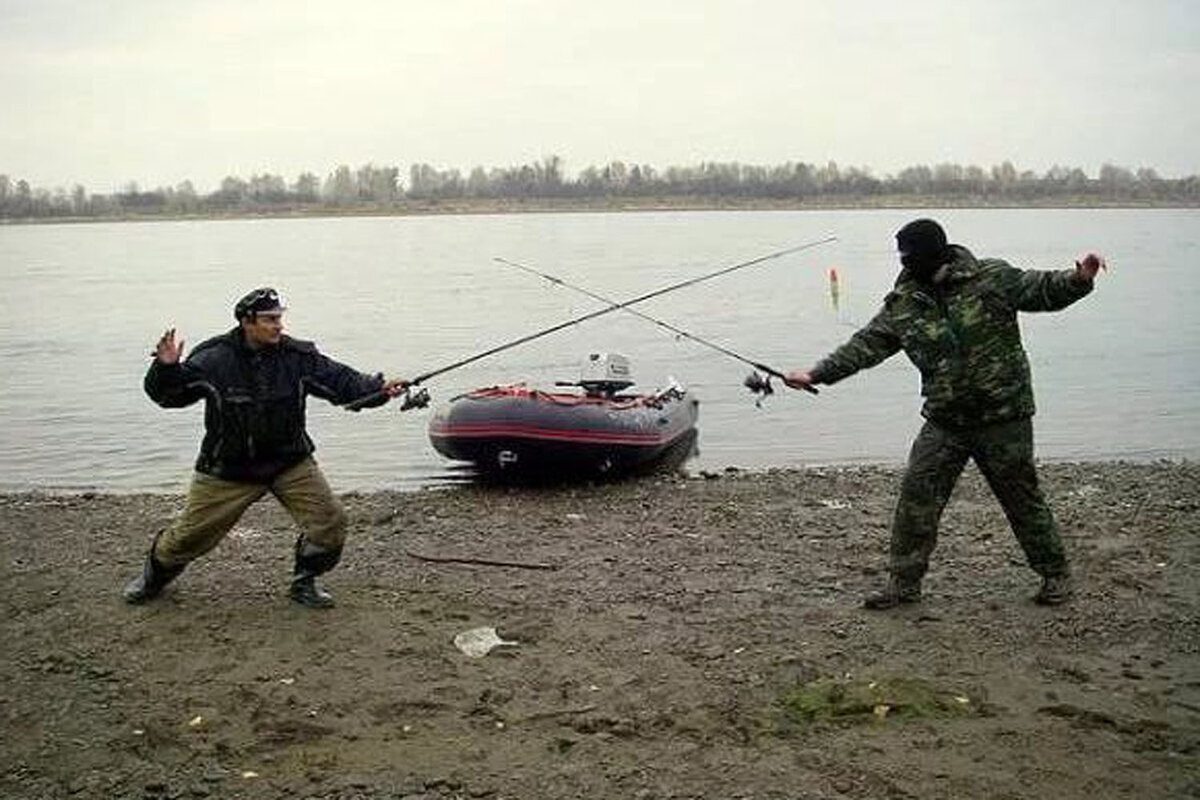 Приколы русской рыбалки. Приколы на рыбалке. Курьезы на рыбалке. Прикольные моменты на рыбалке. На рыбалку с рыбалки прикол.