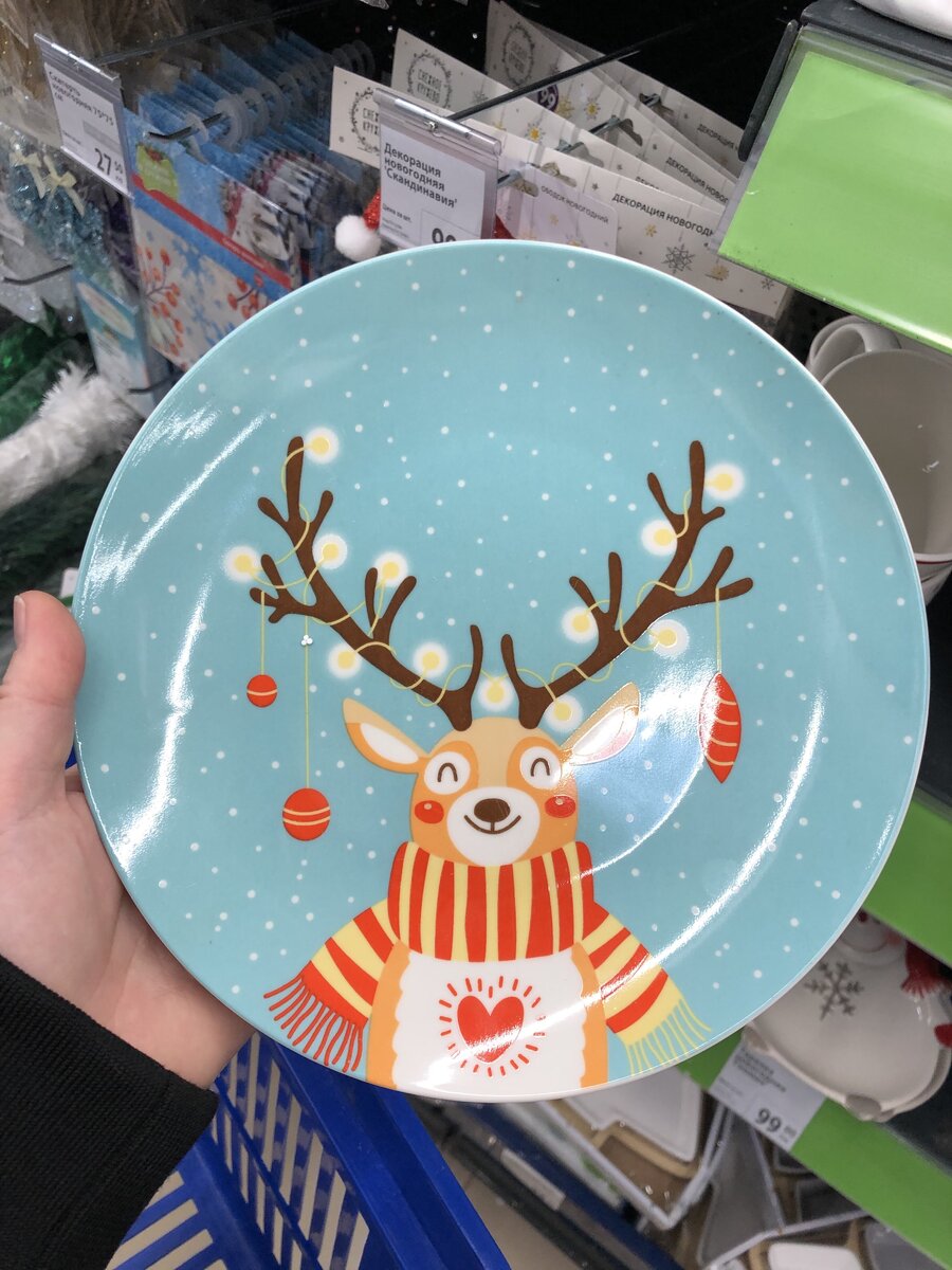 Милая тарелочка с оленем, так как моя фамилия напрямую связана с этим животным, мимо оленей я не прохожу никогда)