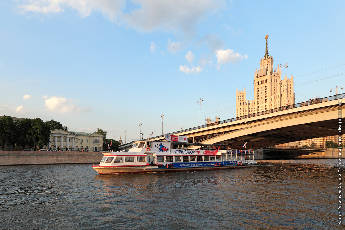 Московские пароходы. Теплоход Москва река. Пароход Москва река. Теплоход Московский. Корабль платформа Москва река.