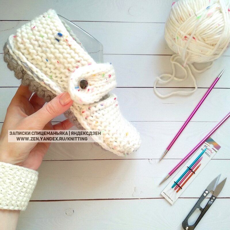 Вязаные ботинки сбоку, левая