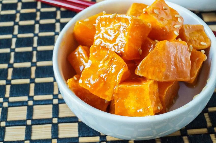 Тыква запеченная в духовке с медом и корицей. Фото с сайта https://edatomy.ru