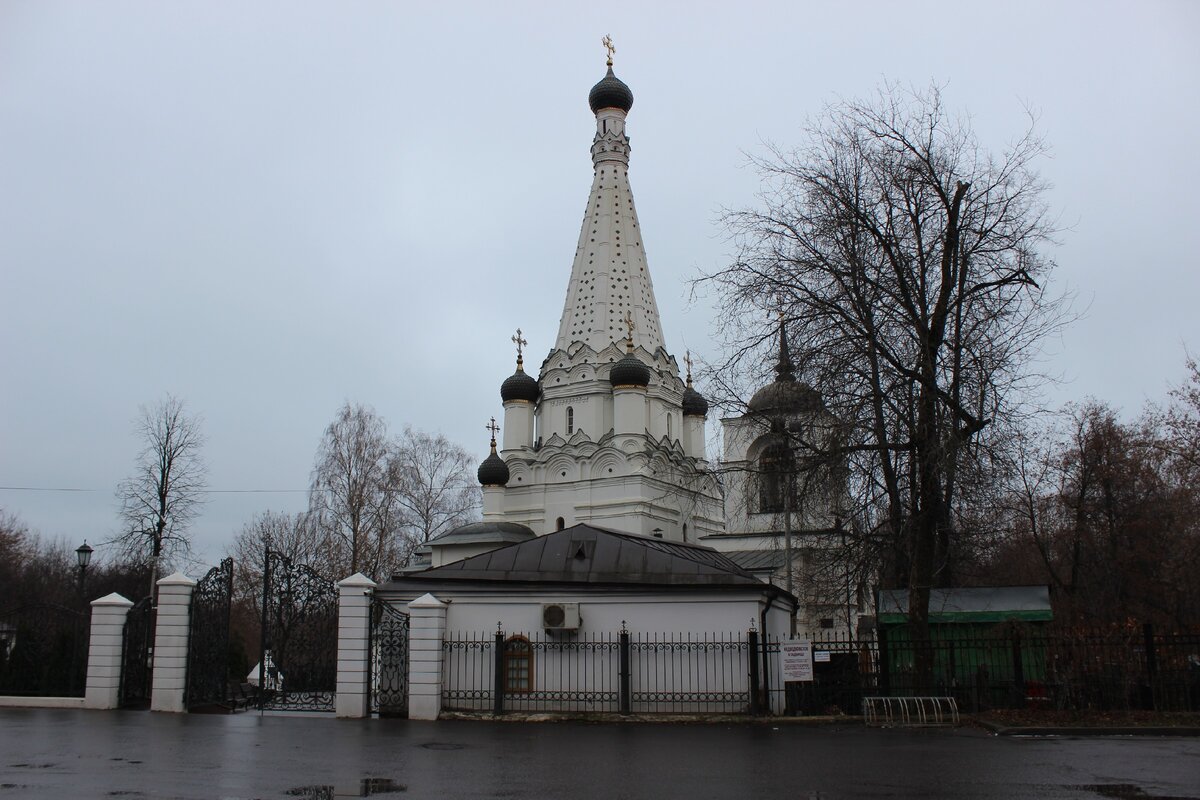 Кома церковь. Самый старый собор Москвы. Тишинская Церковь в Москве. Проект Мариновского Москва Церковь. Колокол Медведковского храма в Коломенском музее