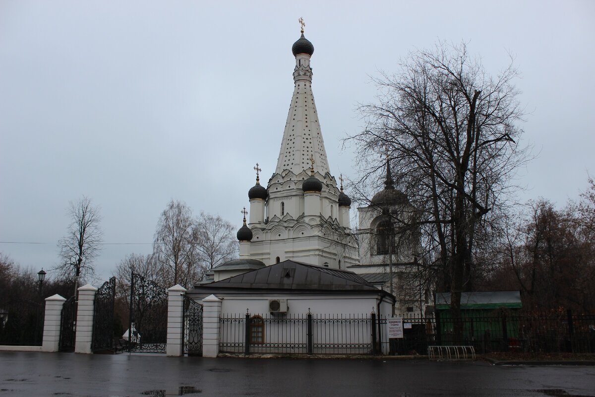 Кома церковь. Самый старый собор Москвы. Тишинская Церковь в Москве. Проект Мариновского Москва Церковь. Колокол Медведковского храма в Коломенском музее.