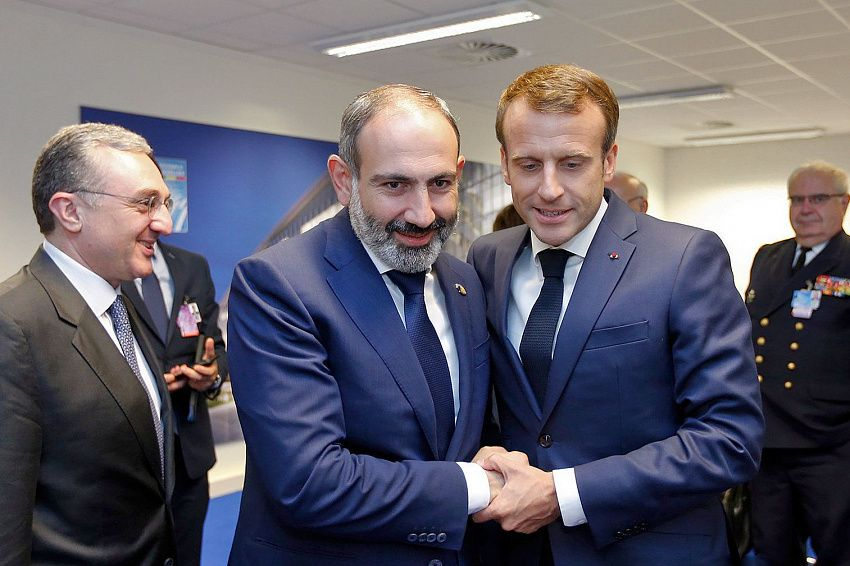 Премьер-министр Армении Никол Пашинян и президент Франции Эмманюэль Макрон. Фото: armday.am