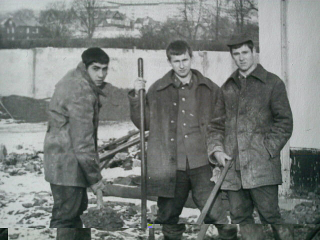 На фото - не стройбат! На фото -  гвардейцы ГСВГ....