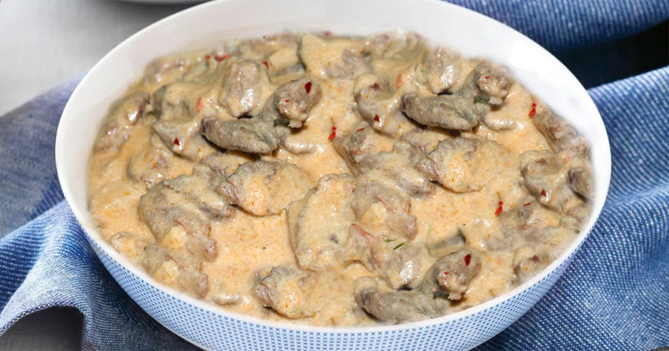 Свиная печень со сметаной. Фото сайта https://edatomy.ru