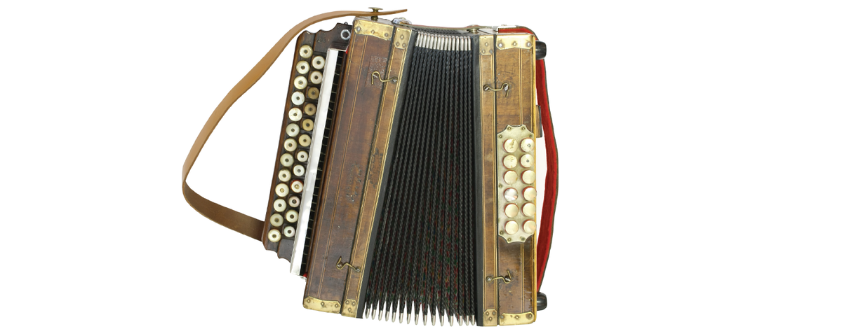 Рис. 10. Гармонь, 1920е.