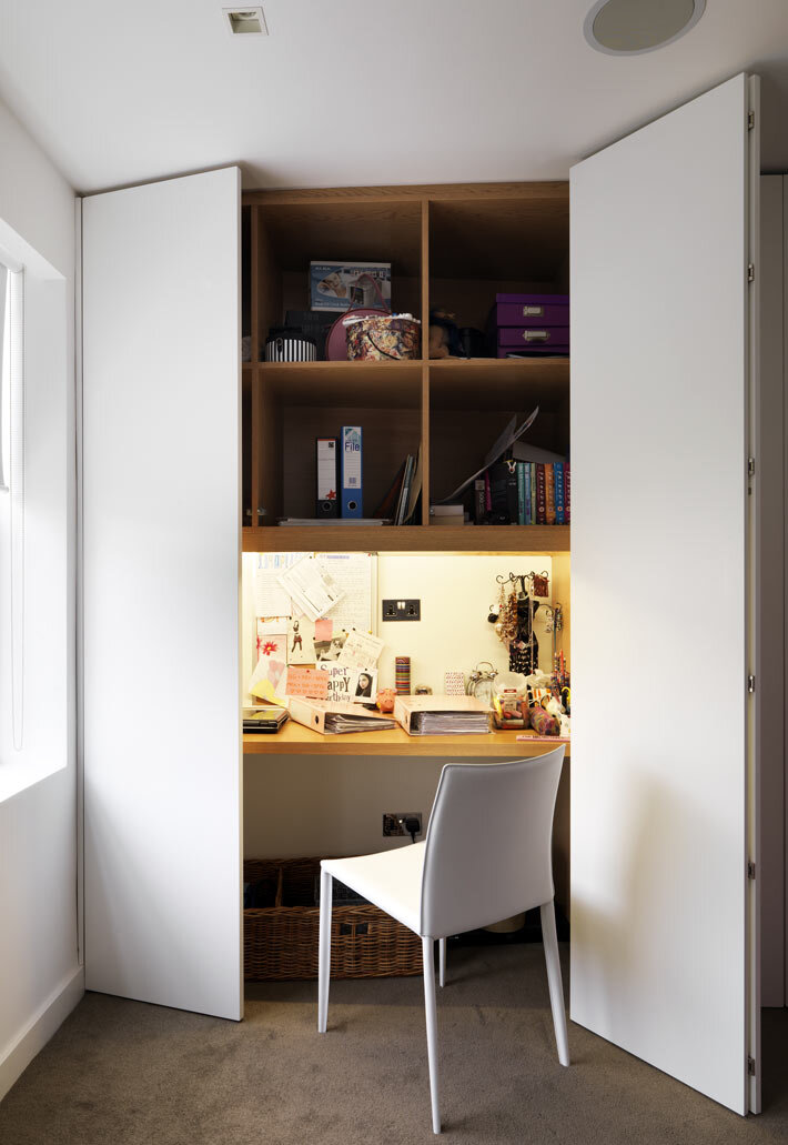 Рабочая зона в шкафу