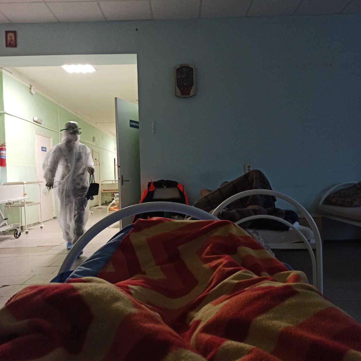 Переехал чуть дальше по каридору и на другую кровать.