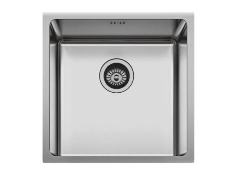 Разумный выбор для маленькой кухни или когда у вас есть посудомоечная машина. Выбор одинарных моек очень велик. Они бывают различных форм и размеров, с боковой поверхностью для чистой посуды.