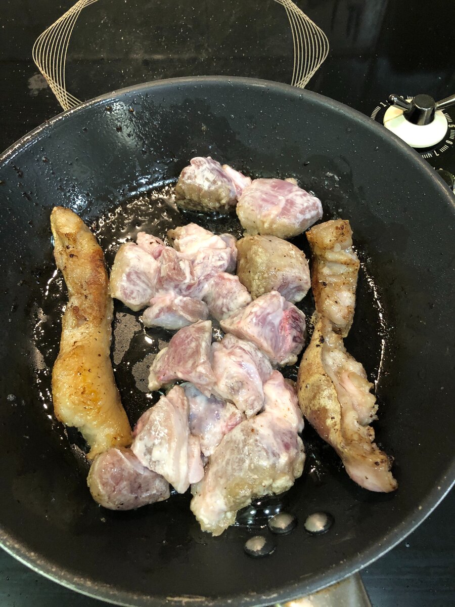 в этот раз я использовал свинину, с курицей все же привычнее и быстрее
